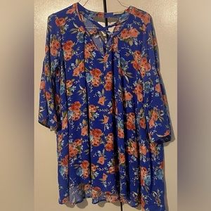 Southern Stitch XL flowy floral tunic top. Bell sleeve with elastic at elbow.